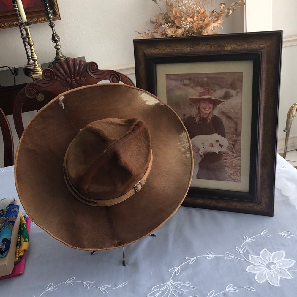 Brown Women's Ecuadorean hair on hide small hat